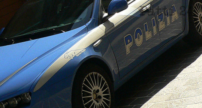 MESSINA – Furto d’auto, avevano già portato via una Fiat Punto parcheggiata sul viale Regina Elena e stavano armeggiando su una Lancia Y sul viale Europa