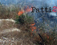 PATTI – Incendi favoriti dallo scirocco nella parte alta di via Fontanelle e a Tindari