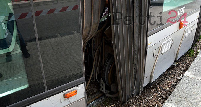 MESSINA – Tram si spezza in due, da mesi autisti e passeggeri denunciavano strani rumori (di Eleonora Currò)