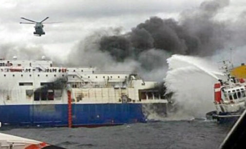 ROCCA DI CAPRILEONE – Fiaccolata per chiedere di non fare spegnere i riflettori sulla scomparsa di Giuseppe Mancuso disperso nella tragedia del Norman Atlantic