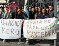 MESSINA – I lavoratori della Fratelli Raimondi di Giammoro ieri mattina hanno manifestato sotto la sede della Prefettura