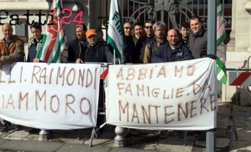 MESSINA – I lavoratori della Fratelli Raimondi di Giammoro ieri mattina hanno manifestato sotto la sede della Prefettura