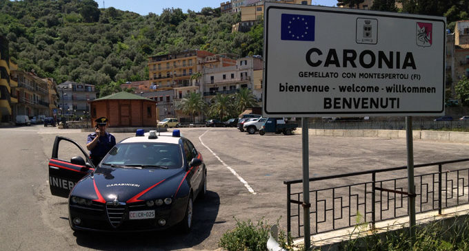 CARONIA – 38enne viola l’obbligo si soggiorno per andare alla processione in onore del Santo Patrono