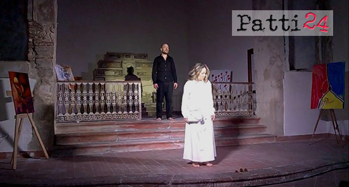 PATTI – Grande successo per ”La follia sia dunque autentica”, atto unico scritto da Beniamino Joppolo nel 1942 in scena all’ex Convento di San Francesco