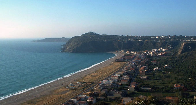 MILAZZO – Iniziata la pulizia spiagge della riviera di Ponente