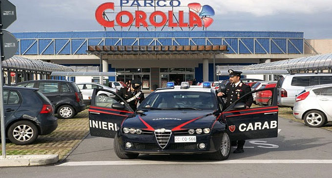 MILAZZO – Sorpresi in flagranza a rubare capi di abbigliamento all’OVS, due arresti