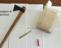 TAORMINA – Minaccia benzinaio con un’ascia e tenta di dare fuoco al distributore