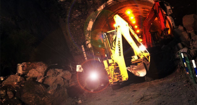 LIPARI – Una frana ieri sera ha interessato il tunnel lato Lipari, evitato il peggio, si attendono i pareri di un geologo