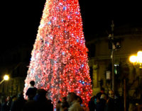 MESSINA – All’accensione dell’albero di Natale della Confcommercio in Piazza Cairoli, presenti l’Acr e Greta Cacciolo