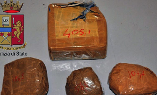 MESSINA – Nascondeva droga tra i vasi ornamentali del condominio, 30enne arrestato