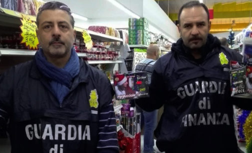 MESSINA – Sequestrati oltre 4000 articoli, tra cui luminarie e addobbi natalizi,  privi dei requisiti di sicurezza