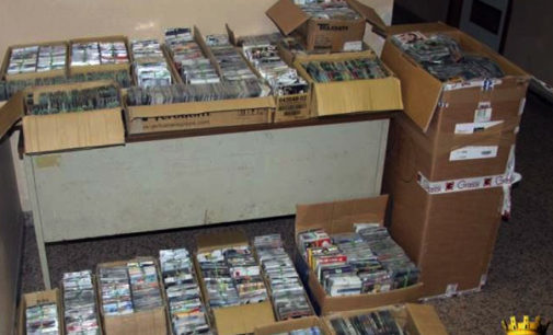 MESSINA – 18.000 cd e dvd contraffatti, scattano le manette per un commerciante