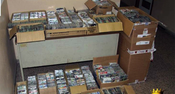 MESSINA – 18.000 cd e dvd contraffatti, scattano le manette per un commerciante