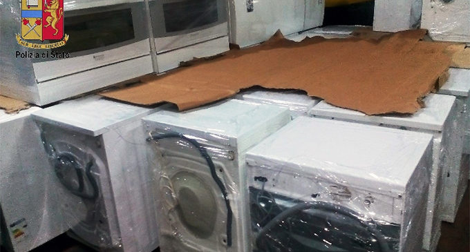 MESSINA – Ambulanti di lavatrici e frigoriferi, sequestro merce e 3 denunce per ricettazione