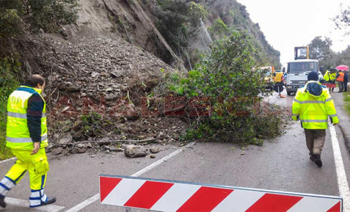 GIOIOSA MAREA – Chiusa per frane la SS113 a S. Giorgio e tra Zappardino e Gliaca (servizio di CanaleSicilia.it)