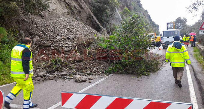 GIOIOSA MAREA – Chiusa per frane la SS113 a S. Giorgio e tra Zappardino e Gliaca (servizio di CanaleSicilia.it)