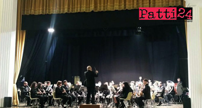 RACCUJA – La Pentamusa Wind Orchestra trionfa a Lamezia Terme