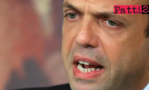 SANTO STEFANO DI CAMASTRA – Angelino Alfano stamani alla cerimonia di intitolazione della Caserma al Carabiniere Biagio Frugarello