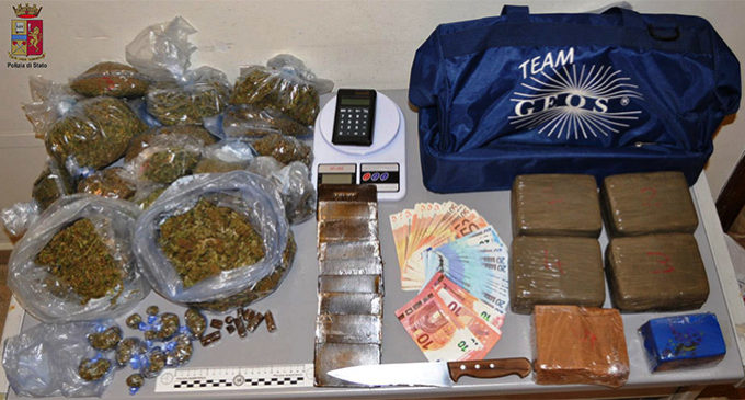 MESSINA – 46enne trovato in possesso di hascisc, marijuana e denaro.  Pusher arrestato in flagranza