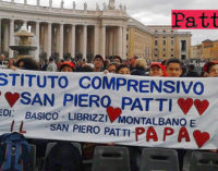 SAN PIERO PATTI – L’istituto Comprensivo di San Piero Patti stamane in piazza San Pietro