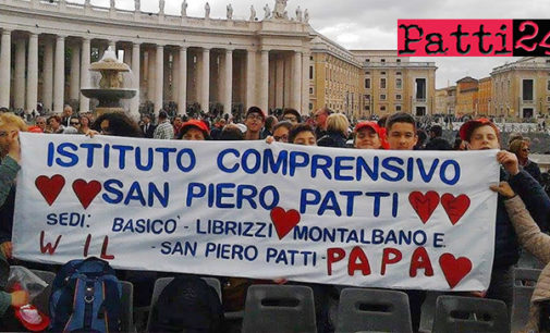 SAN PIERO PATTI – L’istituto Comprensivo di San Piero Patti stamane in piazza San Pietro