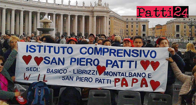 SAN PIERO PATTI – L’istituto Comprensivo di San Piero Patti stamane in piazza San Pietro