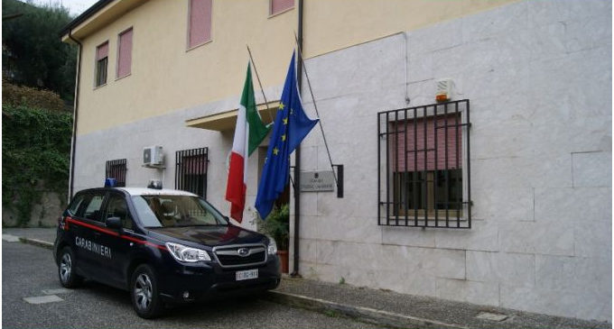 SANT’ANGELO DI BROLO – Rubano monili all’interno di un’abitazione rurale. 4 arresti