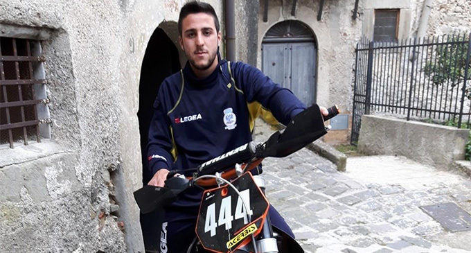 TORTORICI – 20enne in moto si scontra con un bovino cade e perde la vita