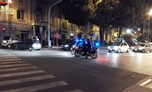 MESSINA – 23enne marocchino scatena il panico in via Garibaldi. Lancio di bottiglie di vetro e pugni. Arrestato