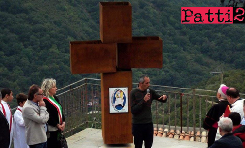 RACCUJA – Tra sacro e profano: la Croce d’Arte di Giuseppe Scarcella. Benedetta dal Vescovo Mons. Ignazio Zambito