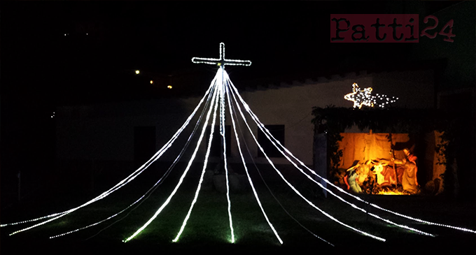 PATTI – Arricchita di effetti la capanna di Natale all’interno del piazzale della Concattedrale