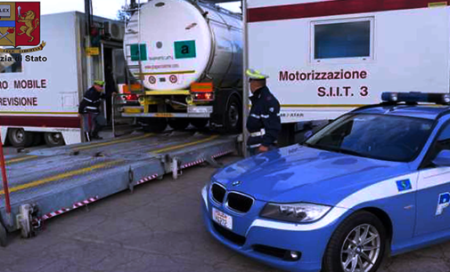 MESSINA – Controlli specifici sui mezzi pubblici. 14 violazioni e sospesi 2 veicoli dalla circolazione per inefficienza dei sistemi di sicurezza
