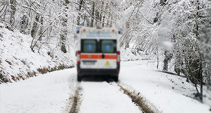 RACCUJA – Neve. Durante la notte equipaggio del 118 rimane bloccato in ambulanza per 3 ore