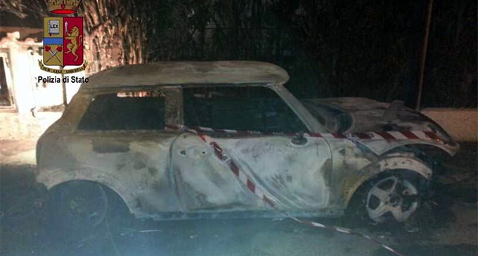 MESSINA – Un forte boato, poi le fiamme. Perseguita l’ex e incendia l’auto di un amico, arrestato 21enne.