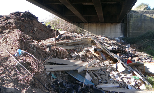 TERME VIGLIATORE – Sequestrate due discariche abusive di etenit sul greto del torrente Mazzarrà