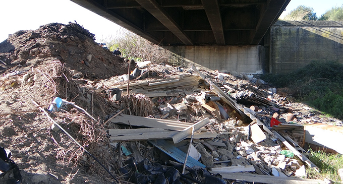 TERME VIGLIATORE – Sequestrate due discariche abusive di etenit sul greto del torrente Mazzarrà