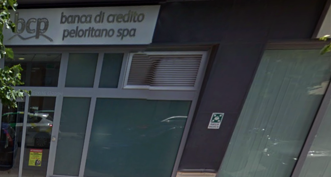 BARCELLONA P.G. – Rapinata stamani la filiale della Banca di Credito Peloritano in via Roma. ( di Placido Calvo)