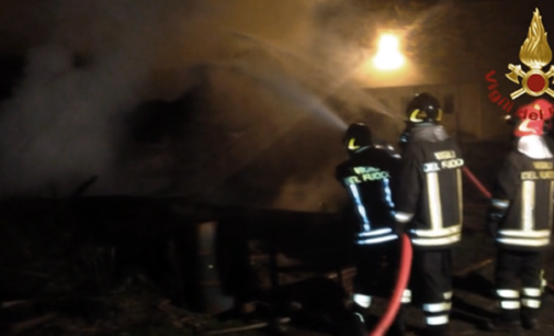 PACE DEL MELA – Incendio nella notte in una proprietà di un deposito metalmeccanico