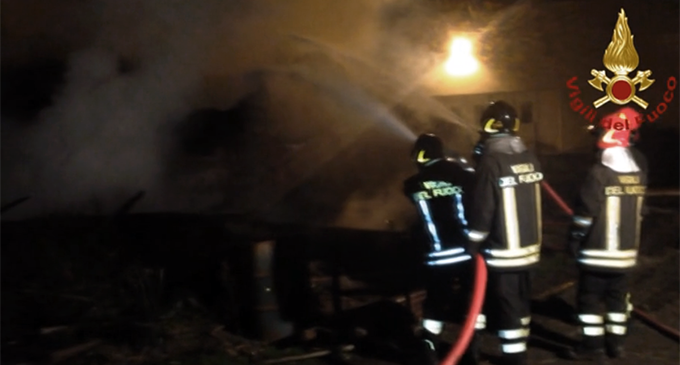 PACE DEL MELA – Incendio nella notte in una proprietà di un deposito metalmeccanico