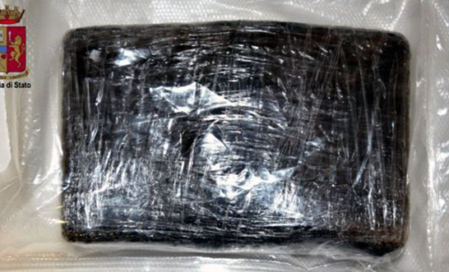 MESSINA – La Polizia sequestra 1073,68 grammi cocaina agli imbarcaderi. Arrestato 35enne