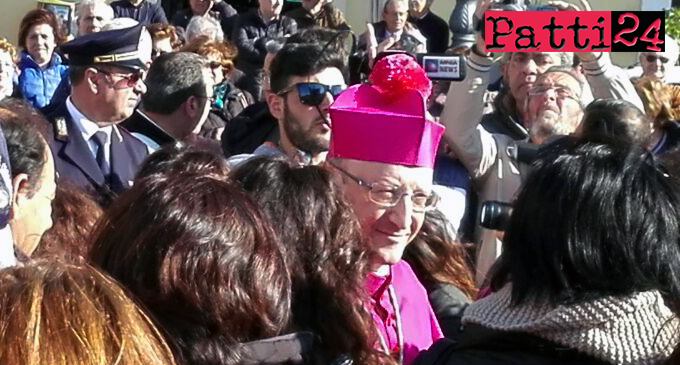 PATTI – La città di Patti ha accolto festosamente il nuovo vescovo della diocesi, monsignor Guglielmo Giombanco