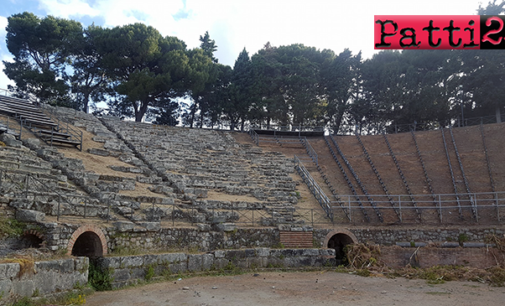 PATTI – Interventi di pulizia al teatro greco romano di Tindari, fino a lunedì scorso, in un deprecabile stato di abbandono