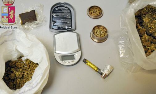 MESSINA – Hashish e marijuana nelle tasche e in borsetta, piantine di cannabis sul balcone di casa. 2 Arresti