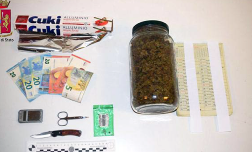 MESSINA – 326 grammi di marijuana nascosta nel cassone della serranda della camera da letto. Arrestato 33enne