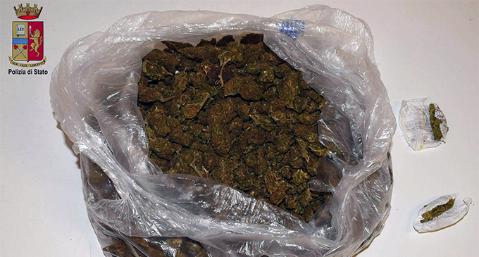 MESSINA – Viaggiava su uno scooter  con a bordo 516 grammi di marijuana. Arrestato 63enne