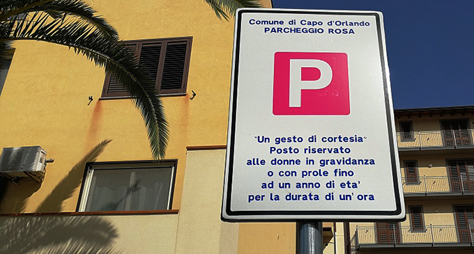 CAPO D’ORLANDO – Nascono i “parcheggi rosa” per le donne in gravidanza e le neomamme