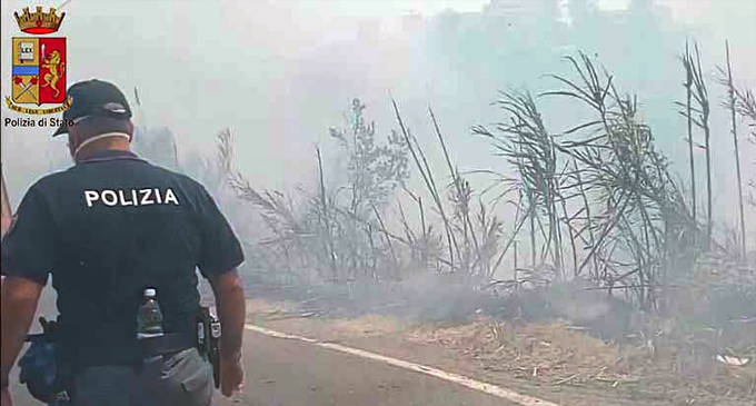 MESSINA – Fiamme sulle colline di Fondo Fucile. Minorenni i responsabili bloccati dalla Polizia