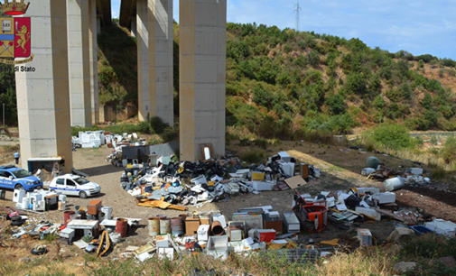 TORRENOVA – Sequestrata discarica abusiva con tonnellate di rifiuti. 68enne deferito alla Procura della Repubblica di Patti