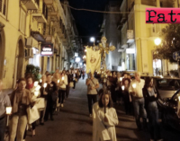 PATTI – Festeggiamenti in onore di San Pio da Pietrelcina. In tanti hanno partecipato alla fiaccolata