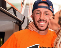 PATTI – Il pluricampione del mondo Tony Cairoli il 14 ottobre, a Catania, sposerà Jill Cox. Domenica in Francia vuole chiudere al meglio la stagione Mxgp di motocross